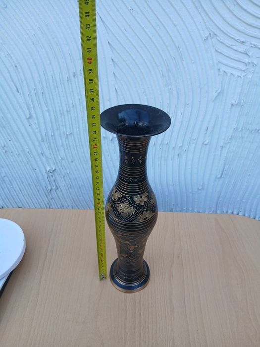Бронзова ваза с гравюри цена 45лв