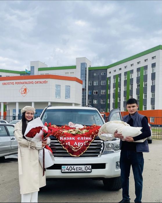 Оформление Выписка  машина мальчик и девочка