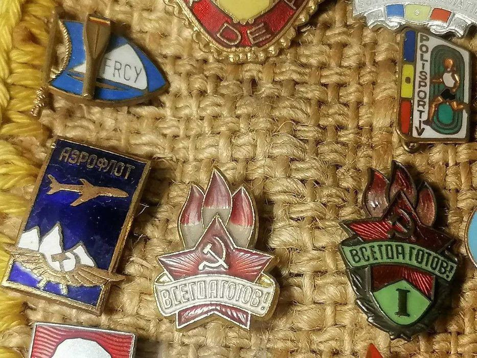 Mini colectie de insigne militare