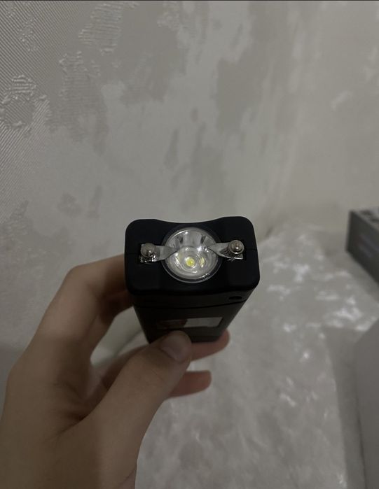 Фонарик яркий с зарядкой