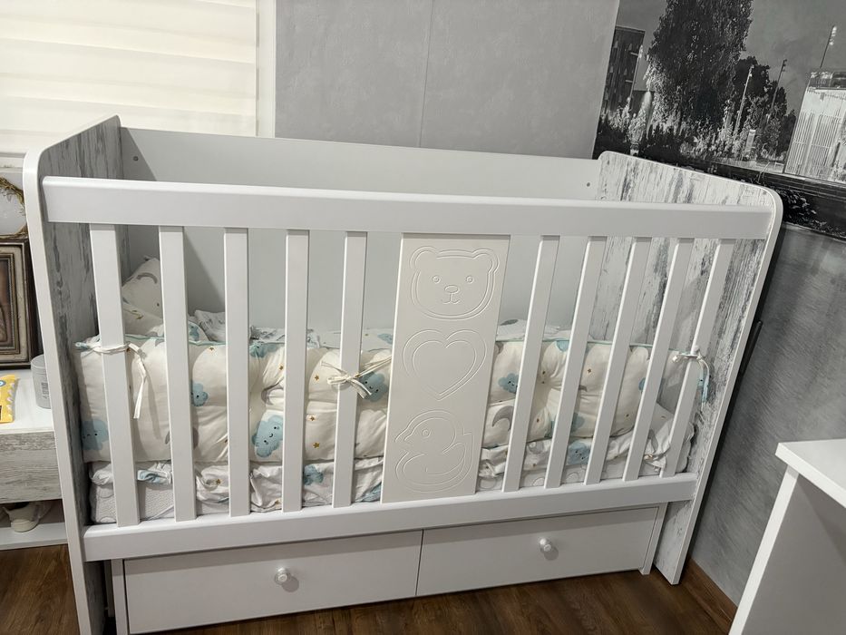 Бебешко дървено легло