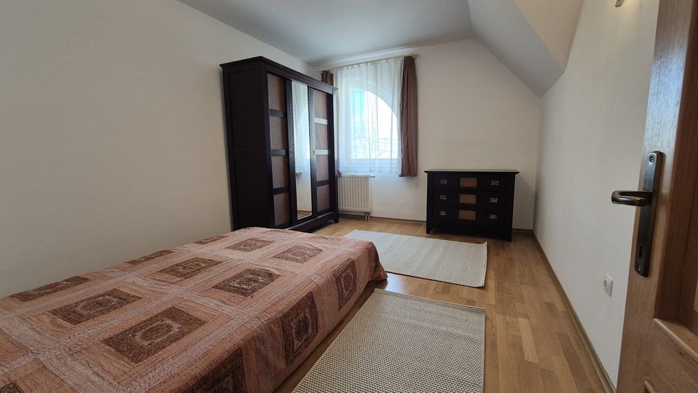 Se inchiriaza casa  cu 3 dormitoare, 3 bai, living mare  str Muntenia