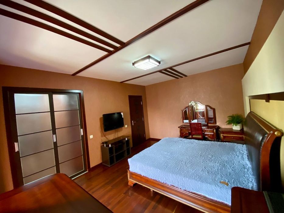 Срочно! Продается своя Эксклюзивная квартира в самом центре , м.Ойбек