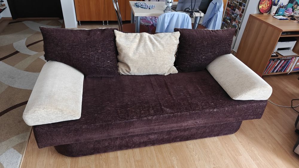 Canapea extensibila cu lada de depozitare
