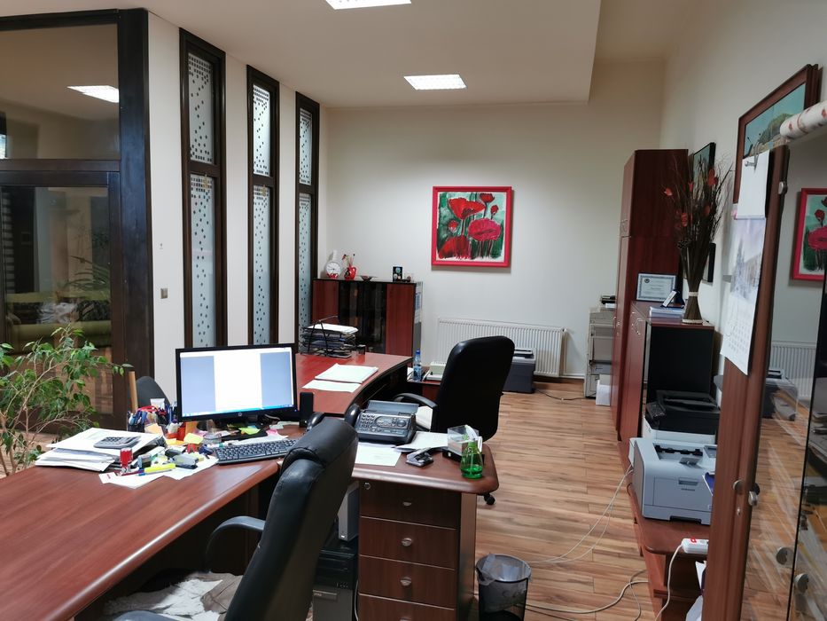 Închiriez spatiu Superfinisat cu vad foarte bun. Lângă magazinul  Alma