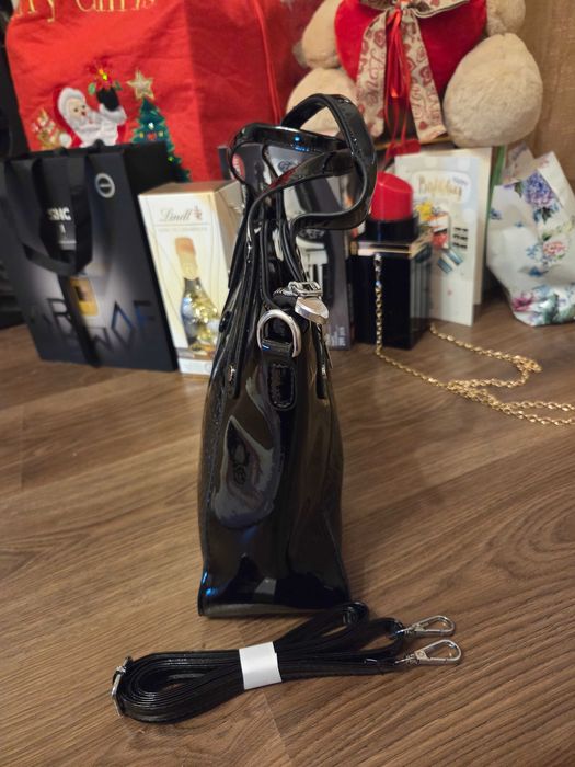 Нова черна лачена чанта 30/26 + портмоне