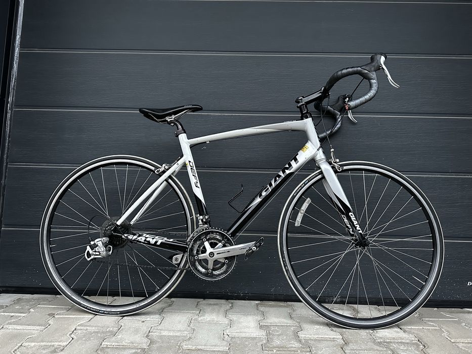 Шосеен велосипед Giant Defy 28" 3х8 56см