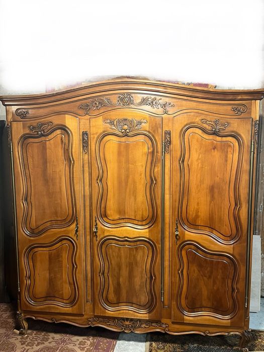 Масивен старинен гардероб