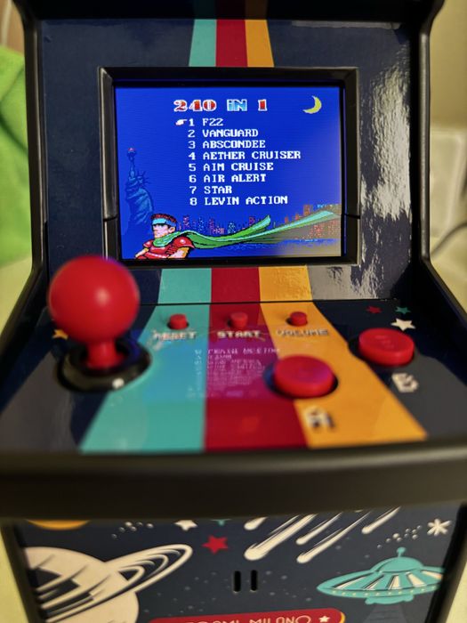 Аркадна ретро конзола с 240 игри