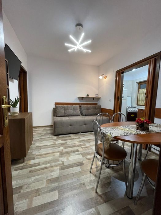 Inchiriez casuță, Busteni centru pentru maxim 4 persoane 350 lei pe zi