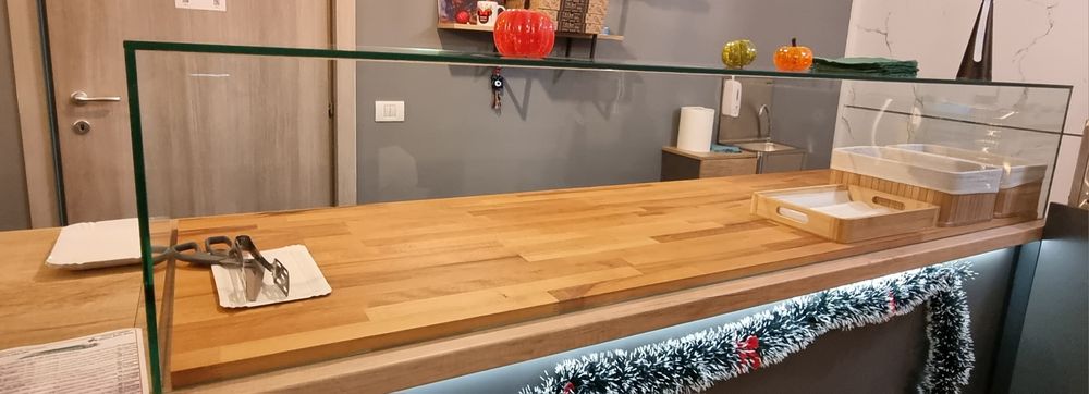 Vând mobilier horeca + vitrină sticla prezentare