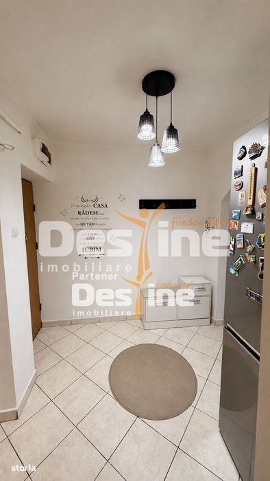 Apartament cu 3 camere, semidecomandat - aproape de centru