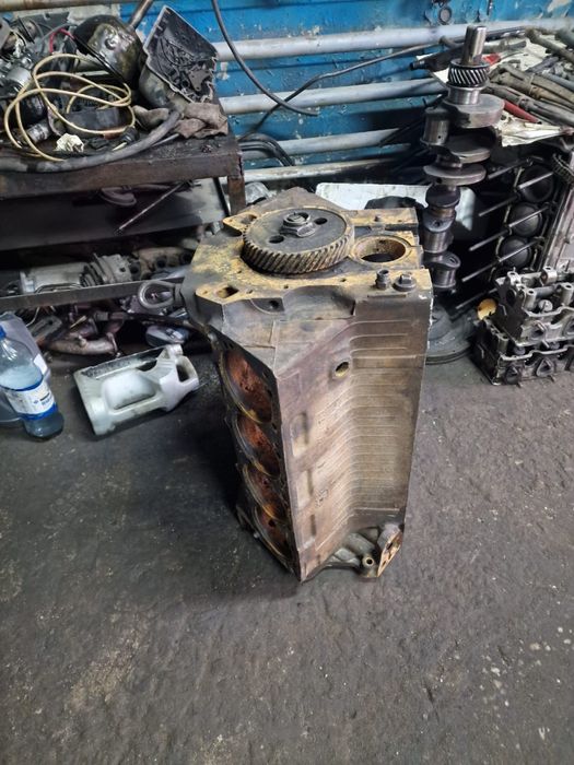 Продам зиловский блок