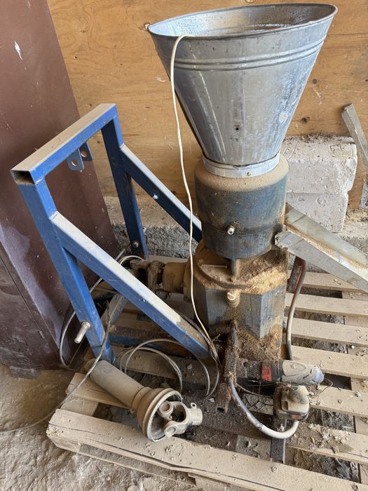 Presa peleti pentru prinza de putere.