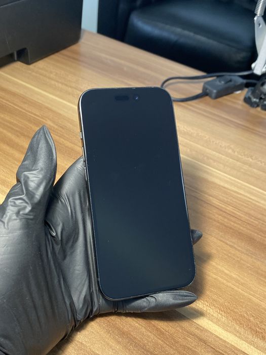 iPhone 15• 128 GB • Black