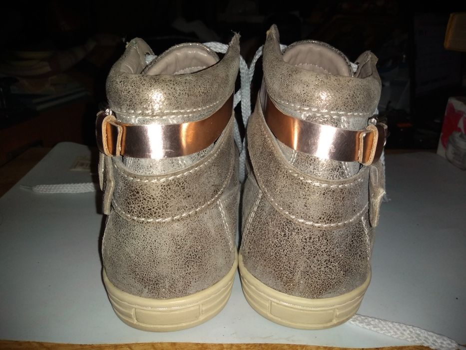 Високи спортни обувки MOEVZ н.39 естествена кожа