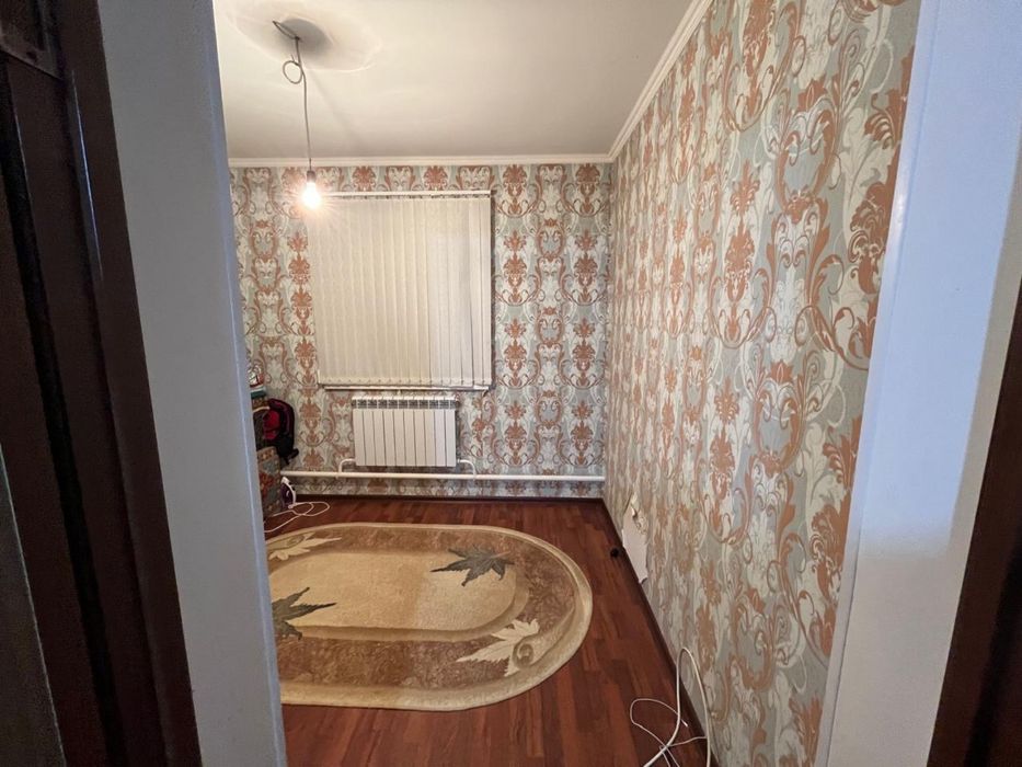 Үй сатылады базардың айналасында.