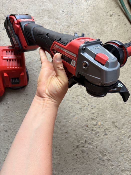 Flex Milwaukee M18 cu variator de turatie Fuel