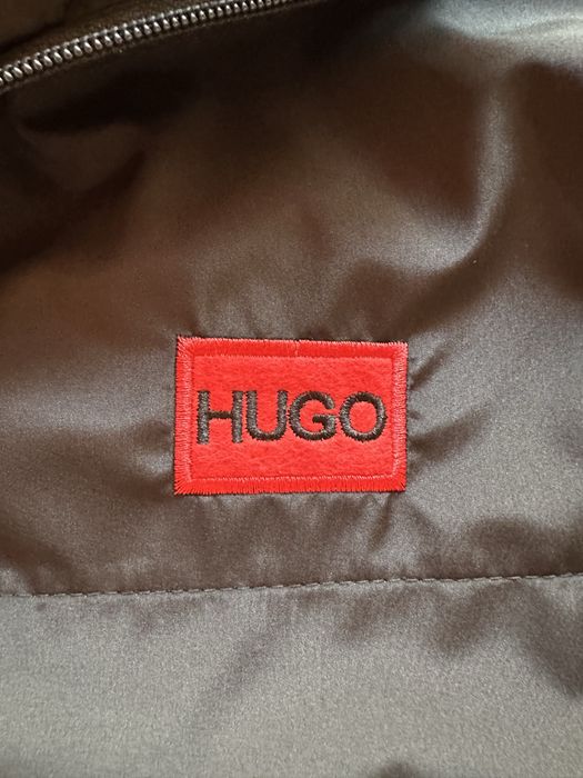 Мъжко,черно яке Hugo BOSS с бродирано лого и надпис на качулката