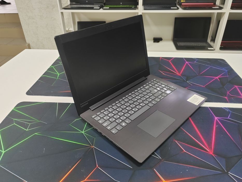 Ноутбук Lenovo Core i3-6006U/ 8Гб/ ССД 256/ GeForce 920MX