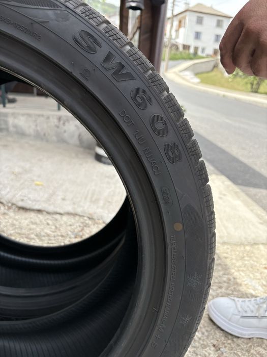 Два броя Зимни гуми 19ки почти нови