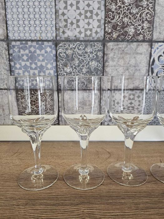 Set 6 pahare vin + 2 pahare bonus