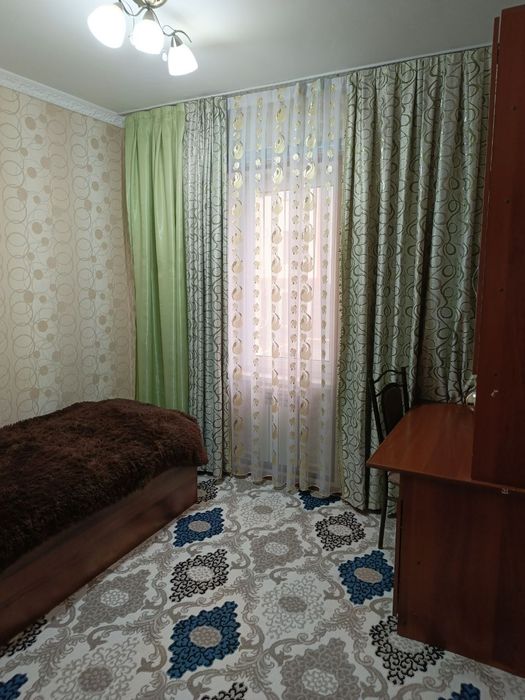 Продается квартира 6мкр 3 комнаты 2й этаж