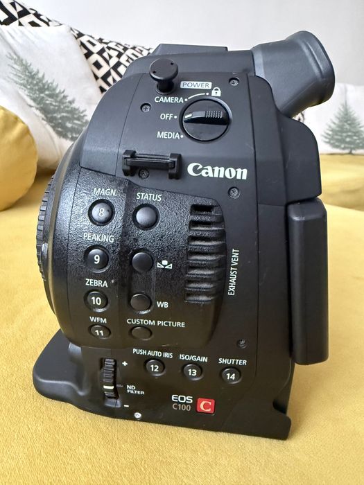 Canon C100 AF, cu obiective.