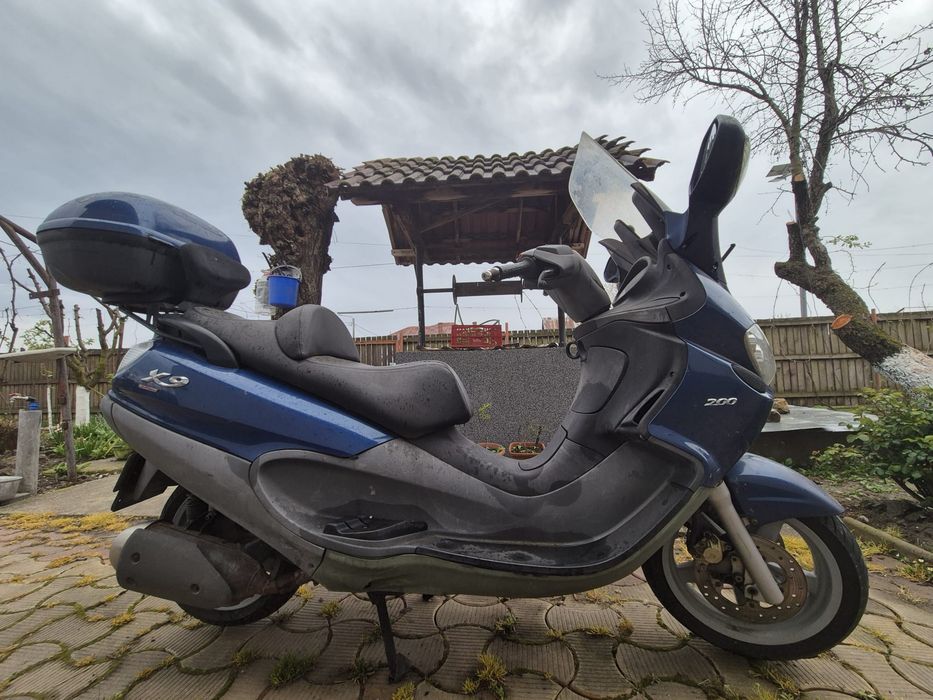 Dezmembrez maxi scooter Piaggio X9 Evolution 200cc maxiscooter scuter carene far bord oglinzi motor evacuare parbriz