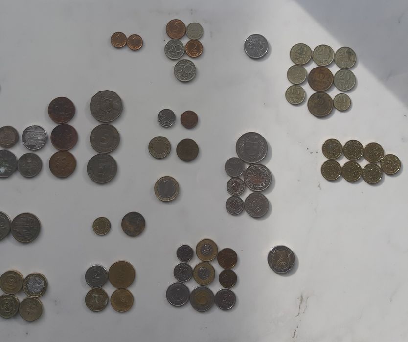 Vând 3 colecții de monede vechi