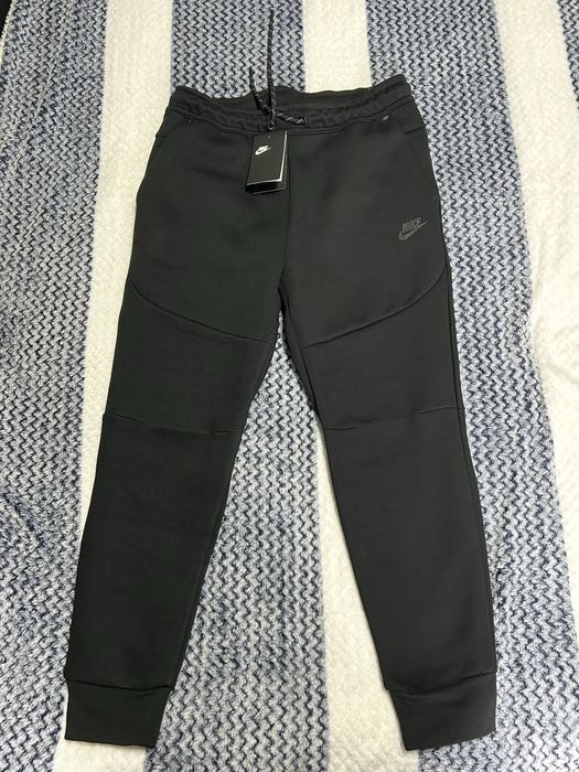 Pantaloni Nike Tech