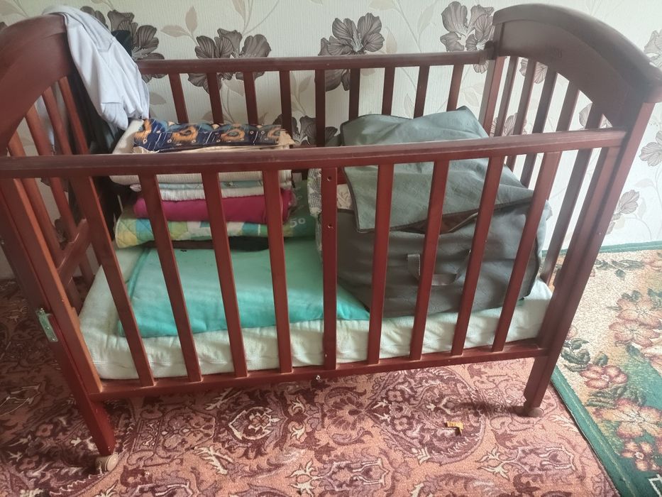 Детская коляска и кровать