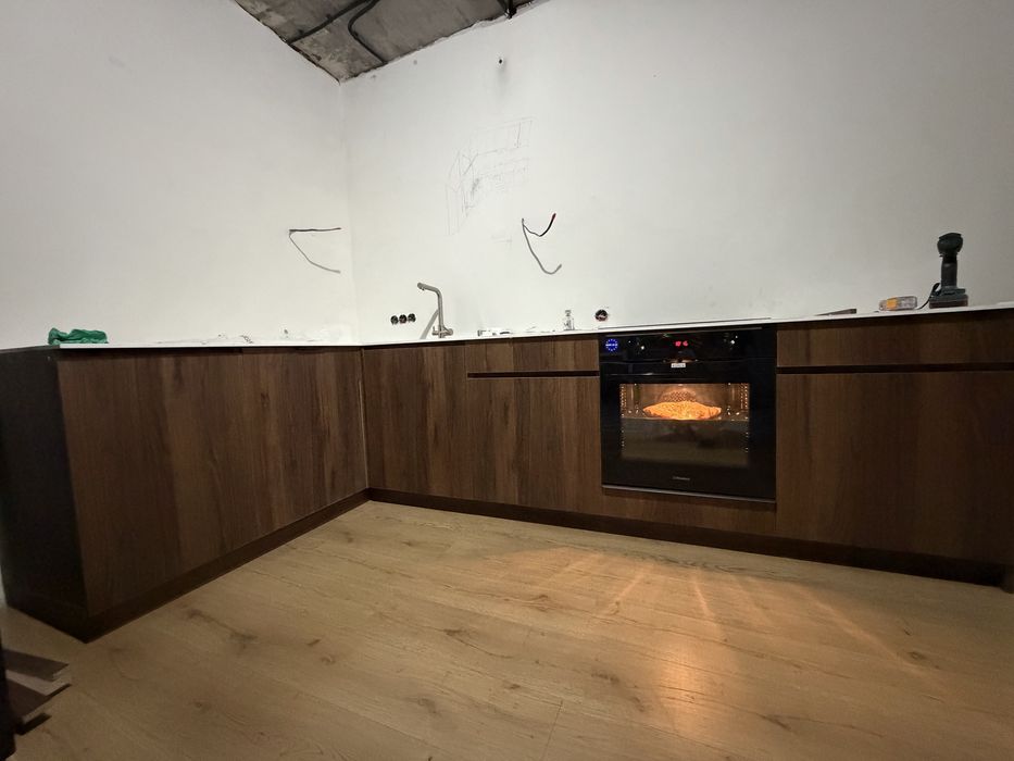 Продам кухонный шкаф искусственным камнем