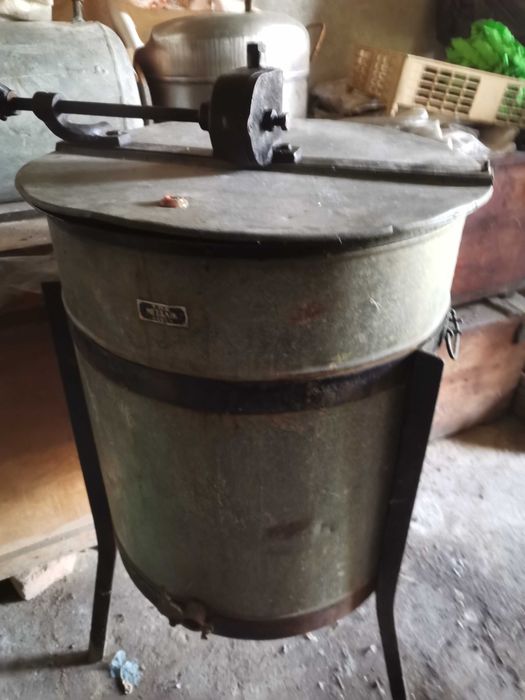 Центрофуга за мед