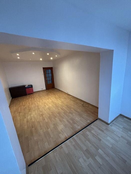 Apartament 54mp / decomandat / zona deal