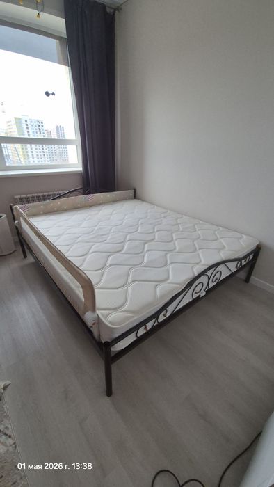 Кровать с матрасом 180х200