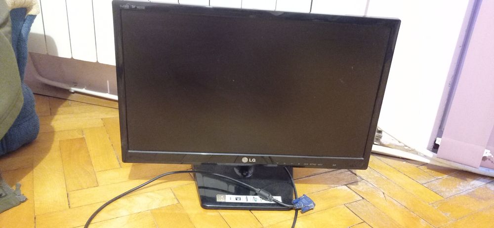 Монитор LG M2232D в перфектно състояние.