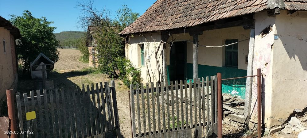 Vand teren cu casa