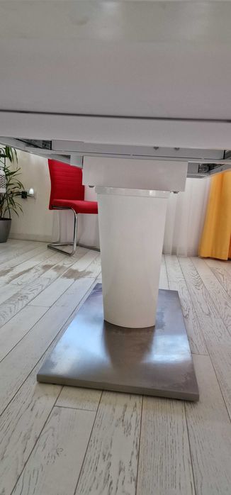 Луксозна Tрапезна Разтегателна Маса и 6 дизайнерски стола