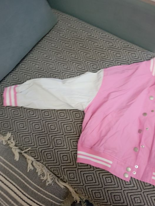 Продам ветровку на девочку