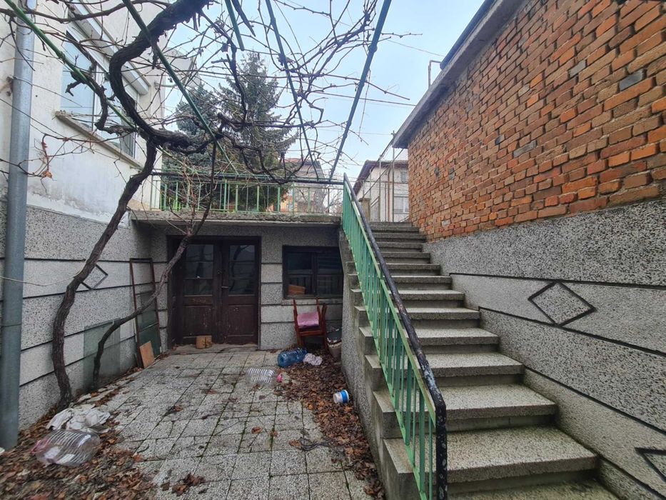 КЪЩА в кв. Изгрев, град Хасково