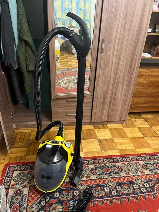 Продам паропылесос Керхер SV7