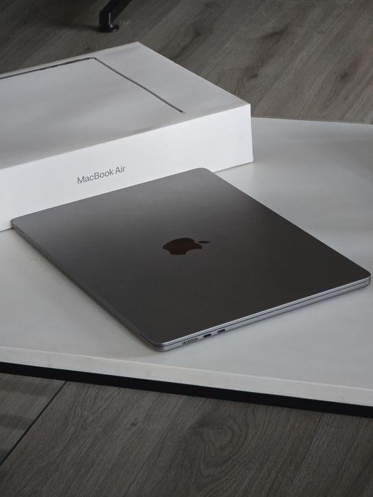 Macbook Air 15-inch, M3, 16GB RAM, Space Grey