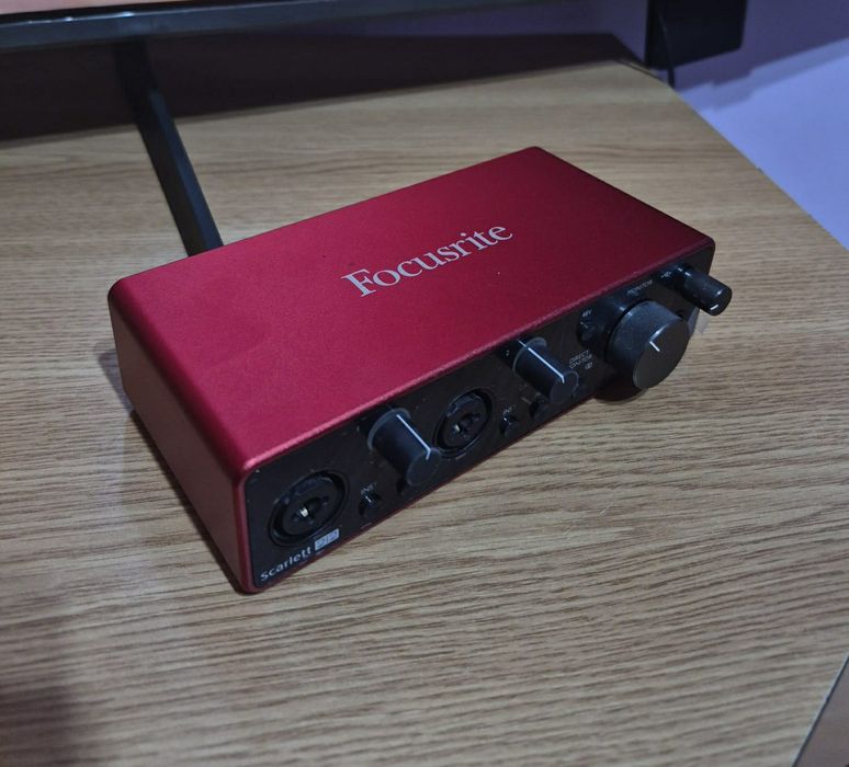 Focusrite 2i2 Placa sunet