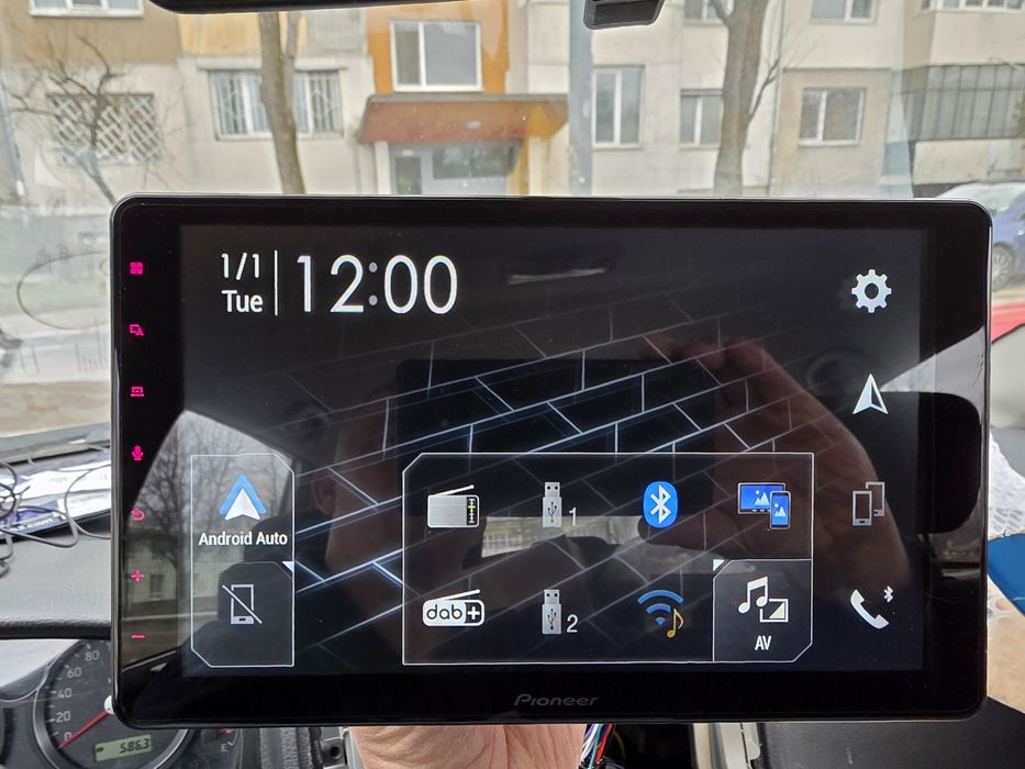 Продавам Pioneer AVIC-Z1000DAB-C