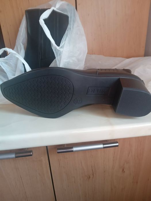 De vânzare adidași și ghete