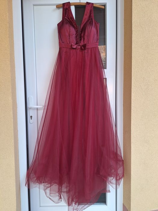 Rochii și costume