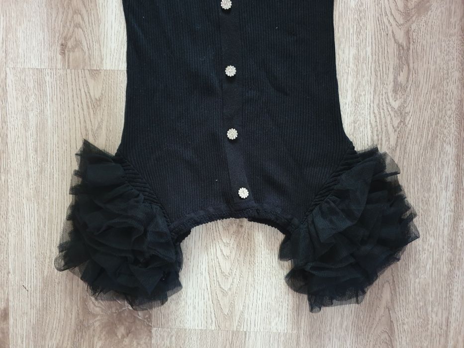 Черна блузка със тюлени ръкави