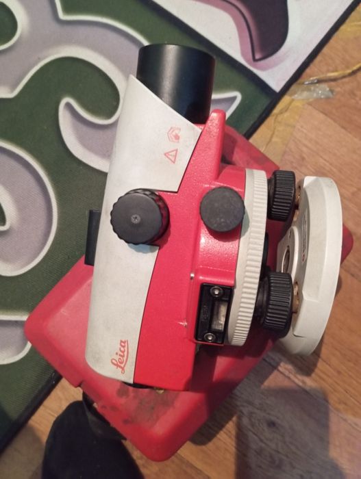 Оптический нивелир Leica730