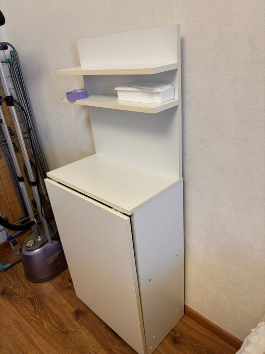 Маникюрный столик